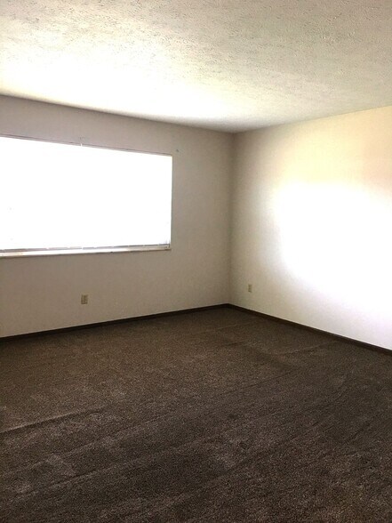 Building Photo - 807 Mitchell Ave