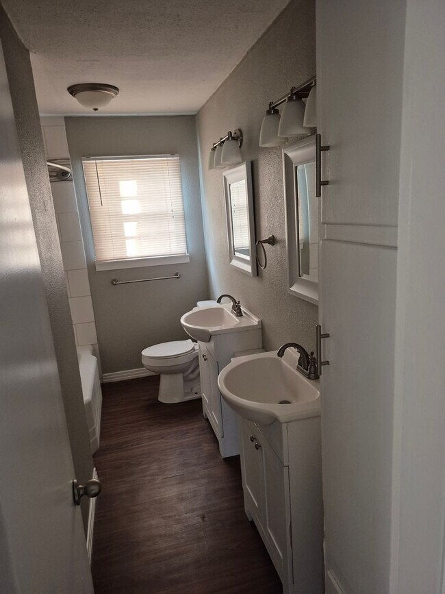 Building Photo - Charming 3-Bedroom, 2-Bath Home with Bonus...