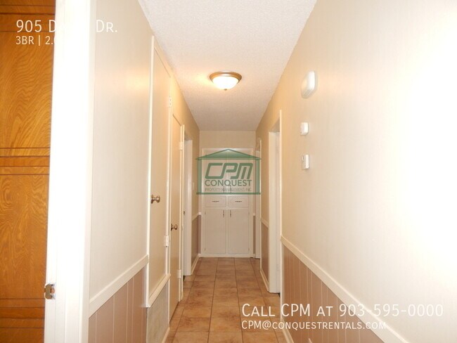 Building Photo - 905 David Dr