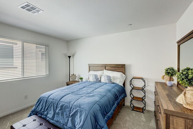 Building Photo - Modern Comfort in Las Vegas: 3-Bedroom Gem with Pool Access