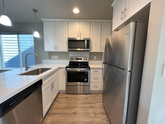 Building Photo - Elegant Three-Bedroom Home with Updated Kitchen & Vaulted Ceilings