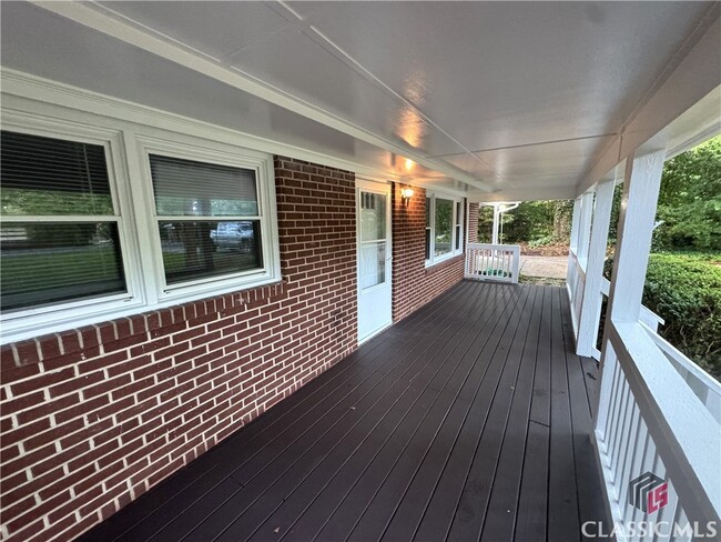 Building Photo - 108 White St