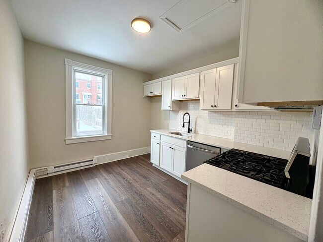 Building Photo - 320 S Ann St