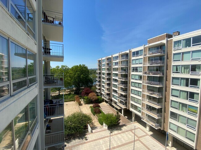 Building Photo - 1435 4th St SW