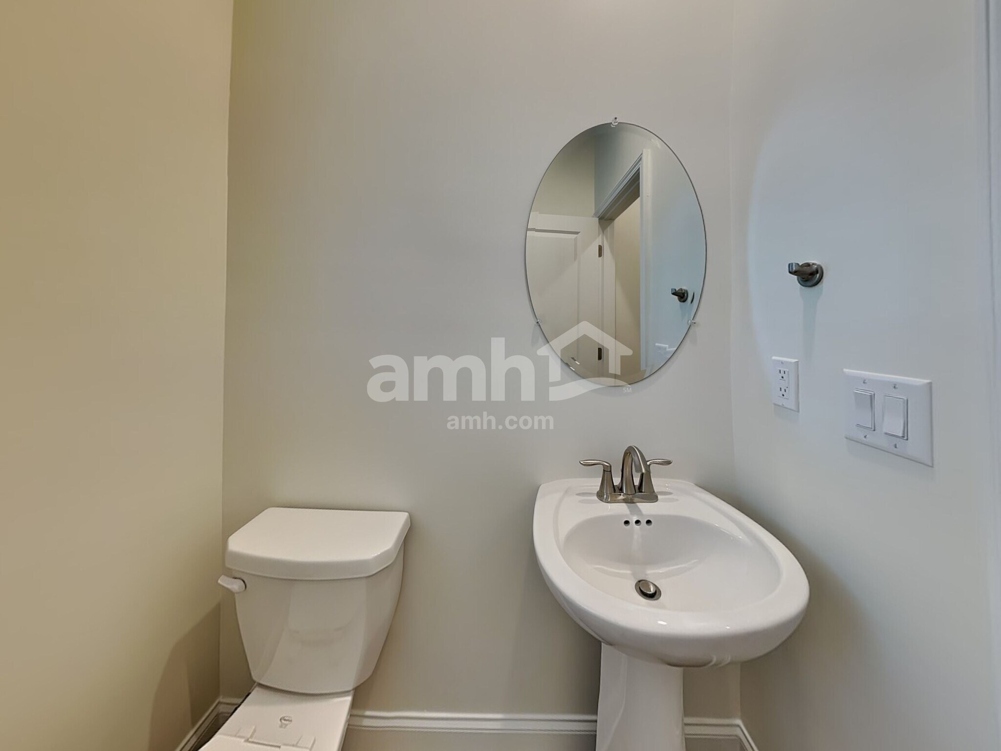 Building Photo - 890 Jubilation St