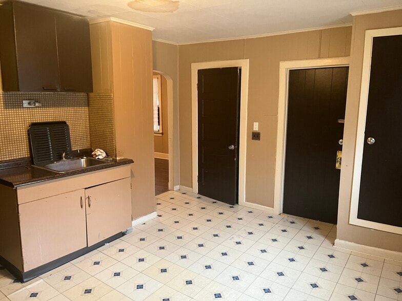 Kitchen - 10063 Jeffrey Dr