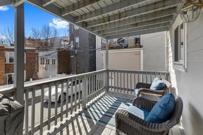 Building Photo - 68 I St