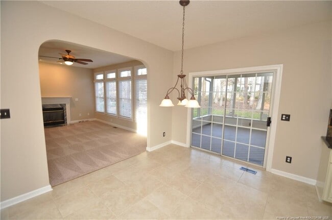 Building Photo - 206 Whiteberry Dr