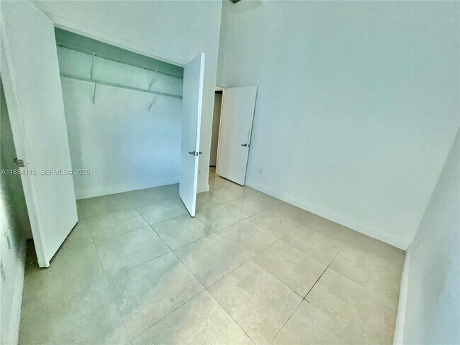 Building Photo - 1900 N Bayshore Dr