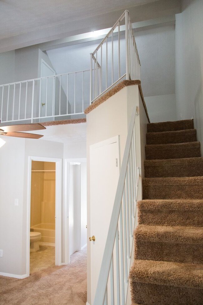 Building Photo - Enjoy Freshly Painted Open Floor Plan!