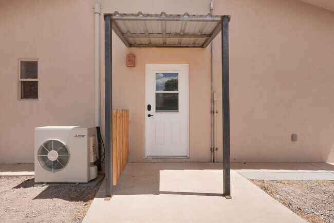 Building Photo - Coming Soon! | Rare Find! | NW Albuquerque | 2 bed / 1 bath | Casita | Owner Pays Utilities