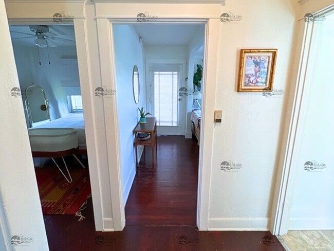 Building Photo - Single Story 2BD/1BA Home Minutes to the B...