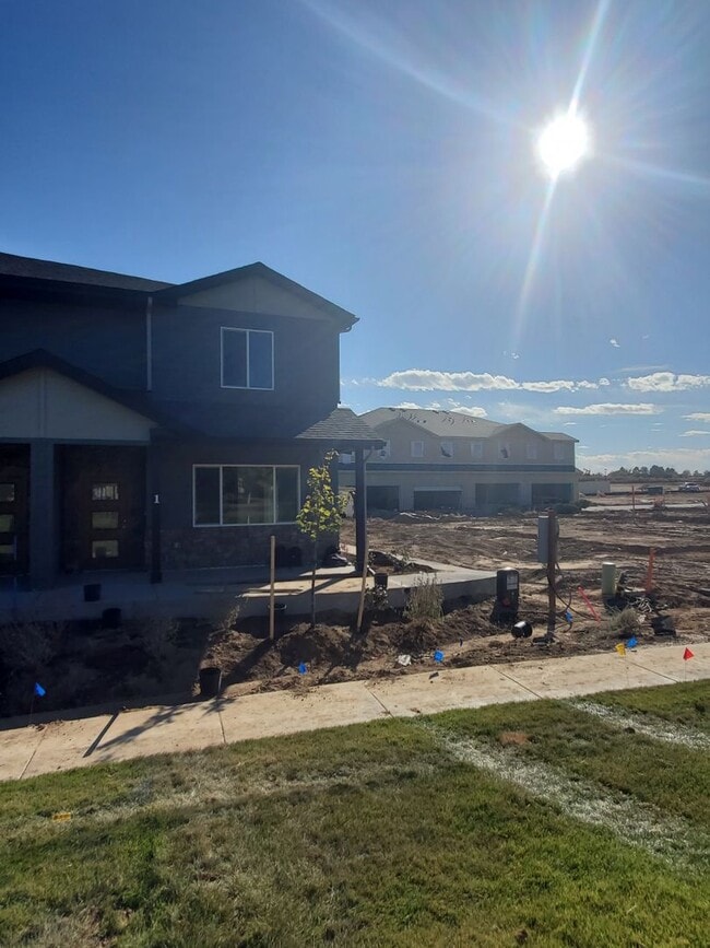 Building Photo - Updated and Bright 3 Bedroom Townhouse in Greeley!