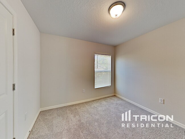 Building Photo - 7012 Everest St