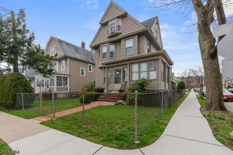 Front - 25 Kingsley St