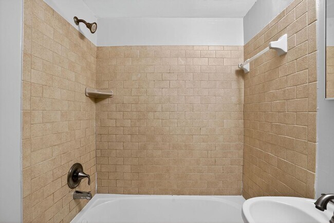 Building Photo - 2025 Move-In Special – $200 Off First Mont...