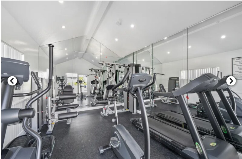 Building Photo - 805 E Orangewood Ave