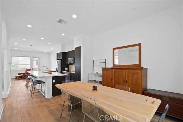 Building Photo - 257 Elm Ave