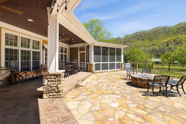 Building Photo - 800 Cane Creek Rd