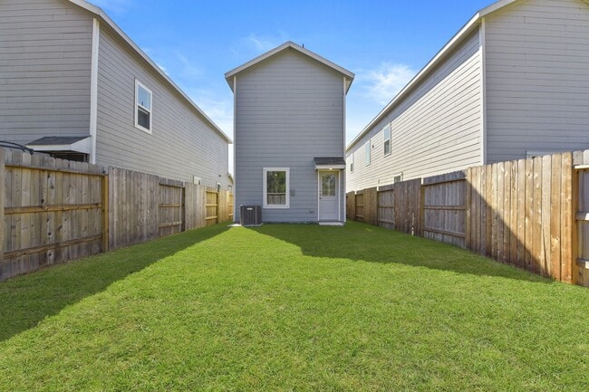 Building Photo - 21455 Carosella Dr