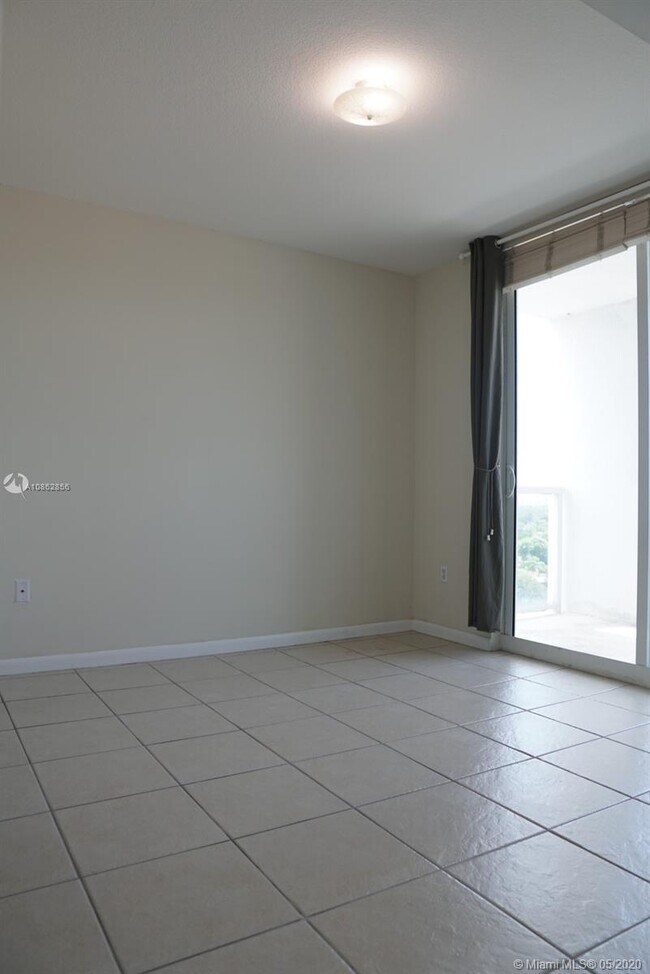 Building Photo - 1401 SW 22nd St