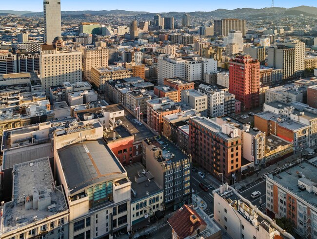 Building Photo - 693 Sutter St