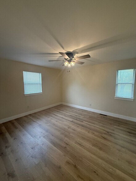 Building Photo - 2405 Farmstead St