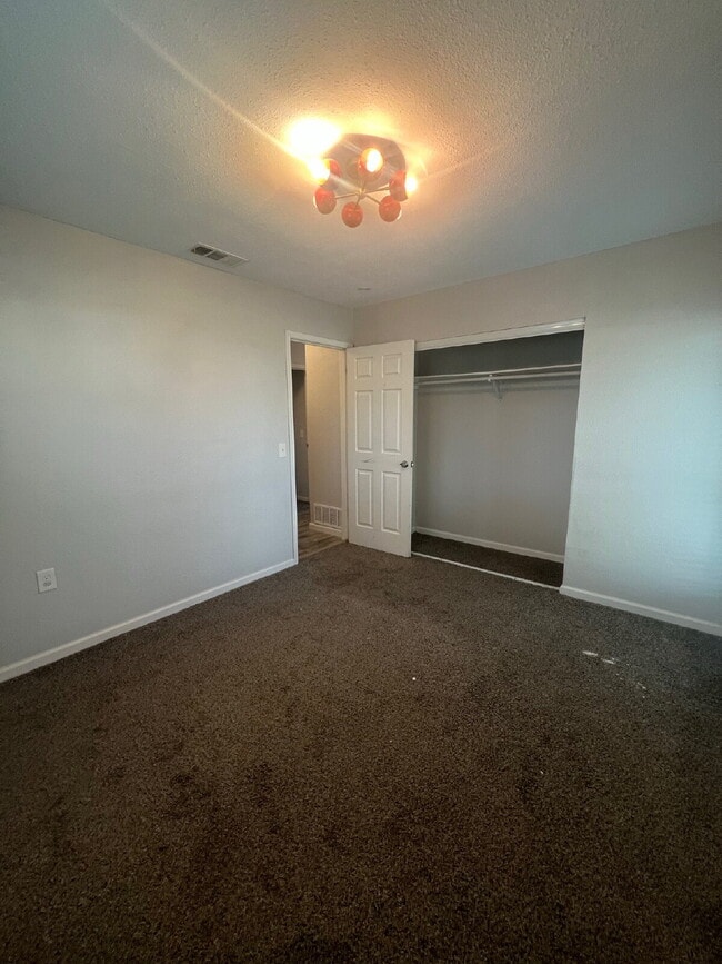 Building Photo - 4606 Avenida Prima St