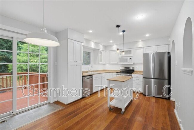 Building Photo - 2988 Borge St