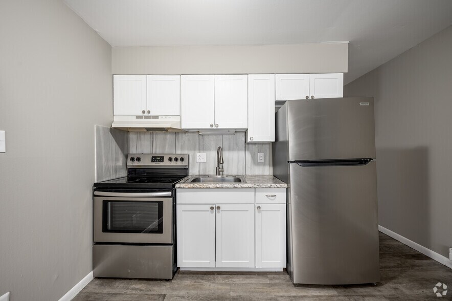 1BR, 1BA - 475SF - Kitchen - 337 N Butler Ave