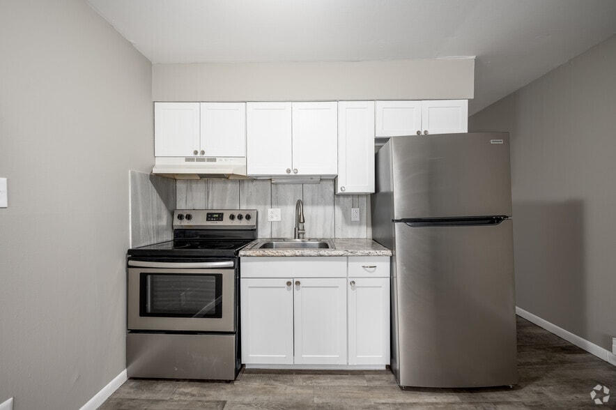 1BR, 1BA - 475SF - Kitchen - Your new home awaits!