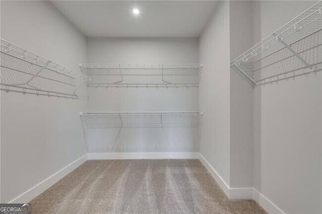Building Photo - 425 Maplewood Dr