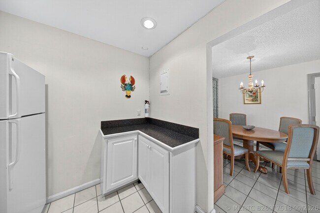 Building Photo - 6417 Bay Club Dr