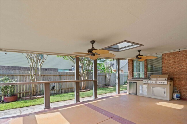 Building Photo - 707 Lytton Springs Way