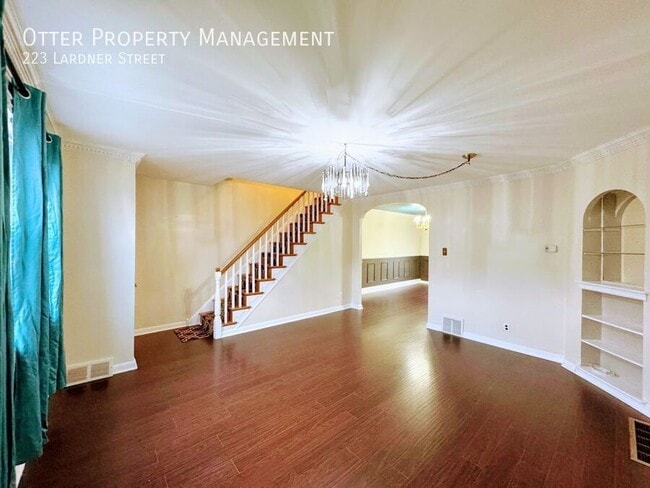 Building Photo - 223 Lardner St