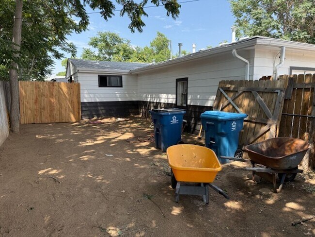 Building Photo - 6421 Niagara St