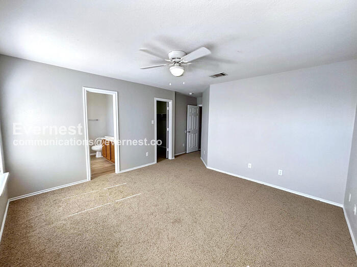 Building Photo - 306 Mossy Rock Dr