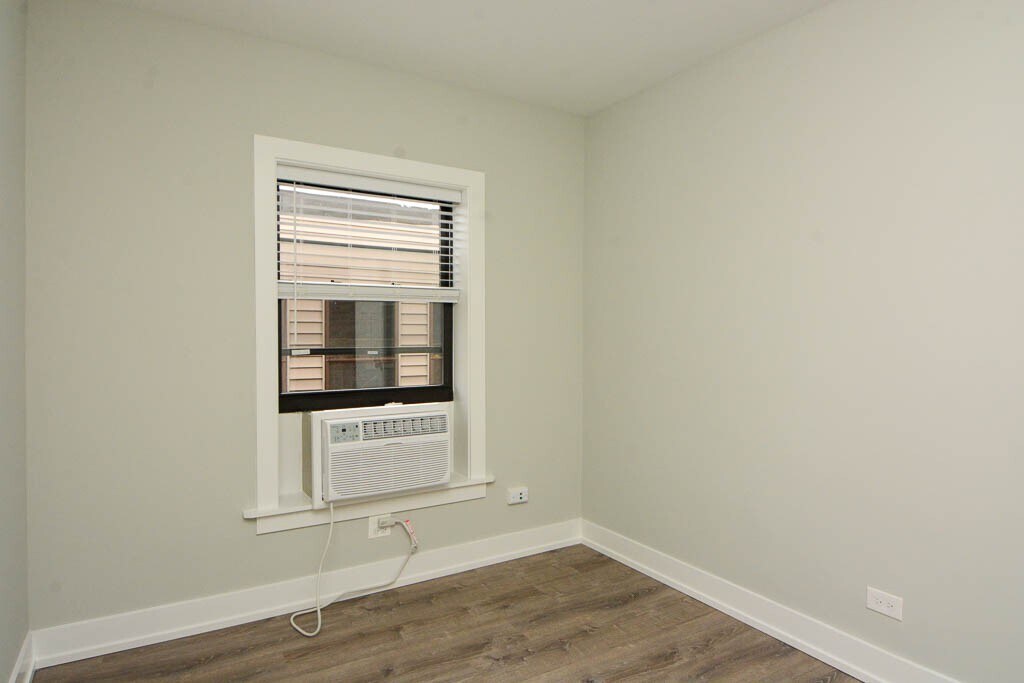 Building Photo - 722 W Brompton