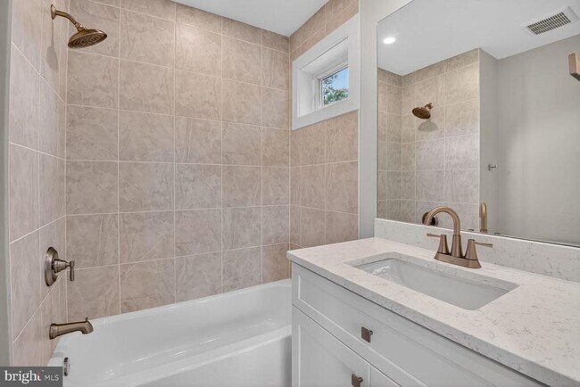 Building Photo - 5310 Cathedral Ave NW