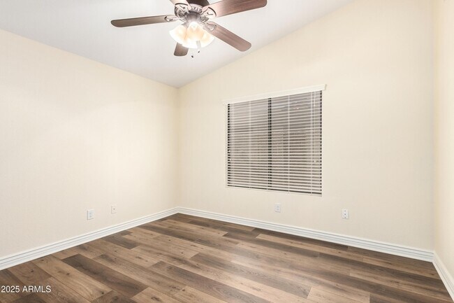 Building Photo - 1517 W Islandia Dr