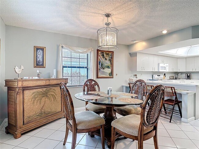 Building Photo - 290 Rotonda Cir