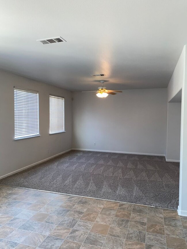 Building Photo - Open Floor Plan