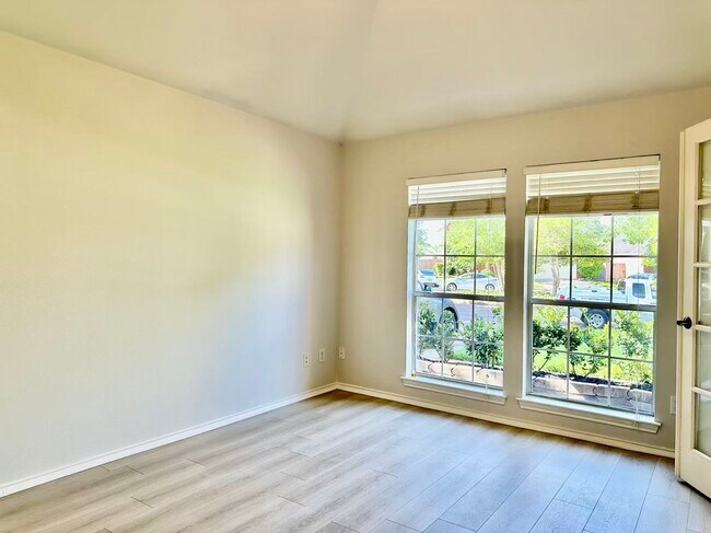 Building Photo - 3131 Valley Ct