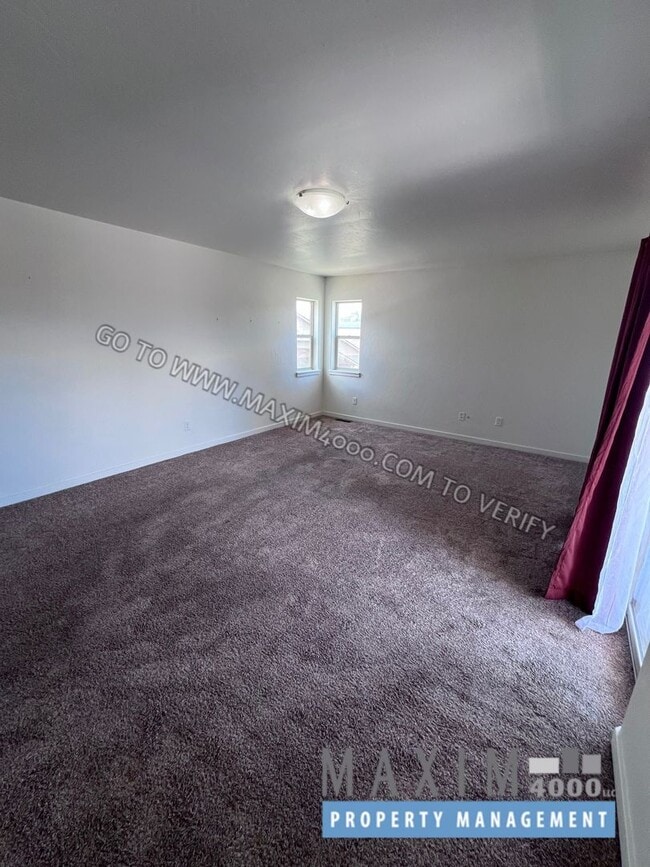 Building Photo - 389 White River Dr