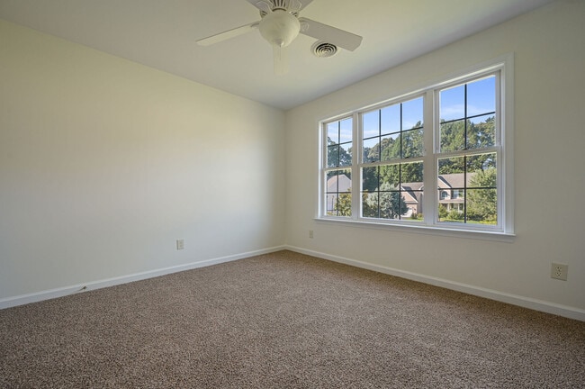 Building Photo - 438 Lorraine Dr