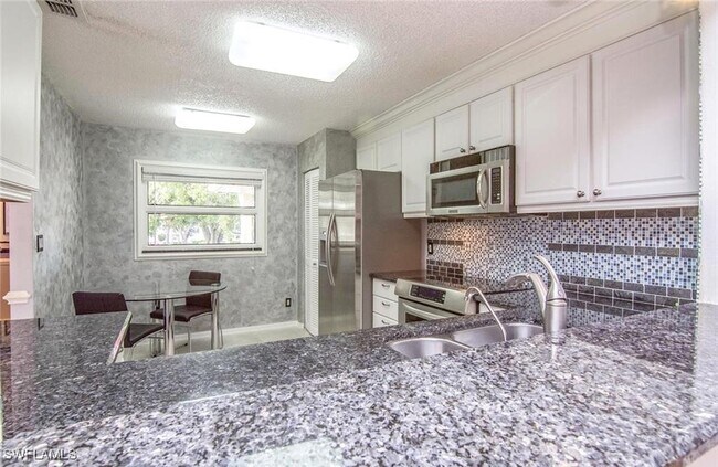 Building Photo - 613 Squire Cir