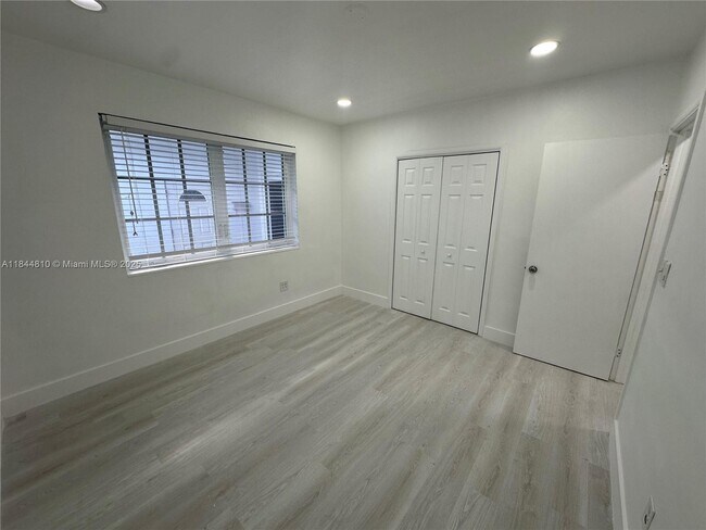 Building Photo - 720 NE 70th St