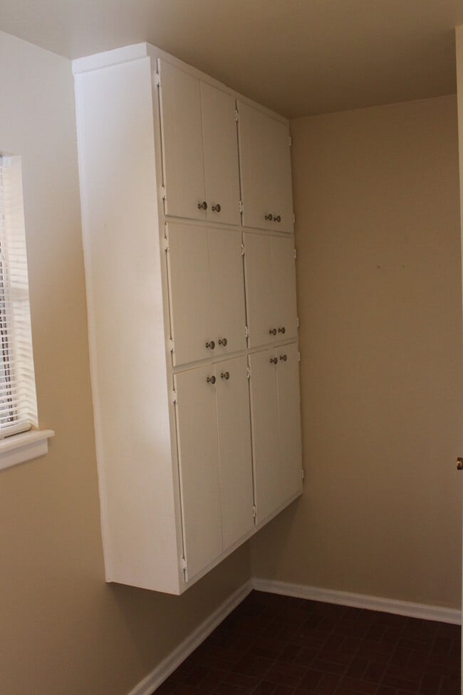 Building Photo - Available February. Large game room in back w/ electricity