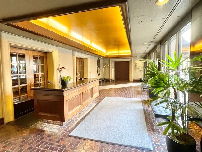 Building Photo - Iconic Gramercy Towers! 2 Story 2BR/2.5BA! 1,745SqFt!  VIEWS! Pool! Fitness! Pet! Parking!  Laund...
