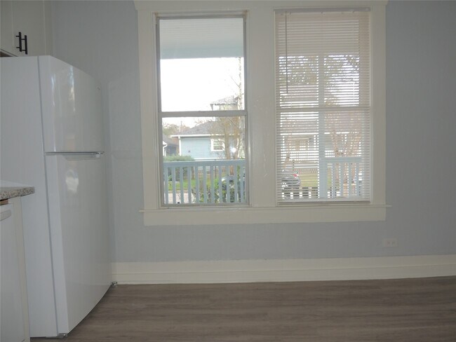 Building Photo - 3701 Bradley St